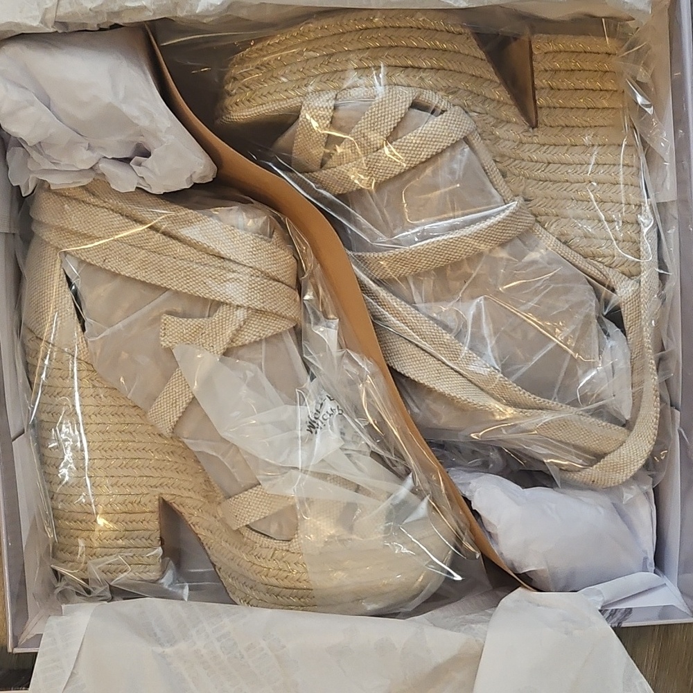 JLo Minel sandal
